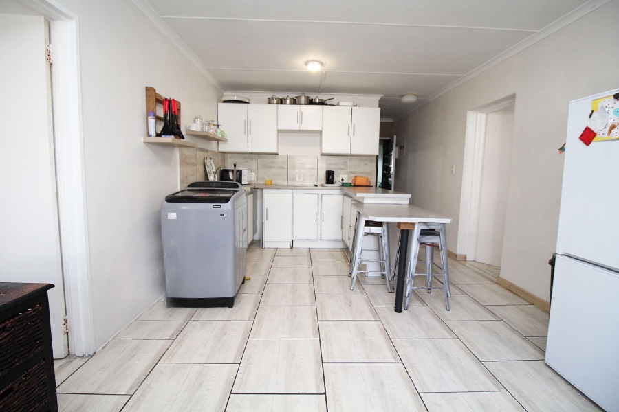 2 Bedroom Property for Sale in Middedorp Western Cape